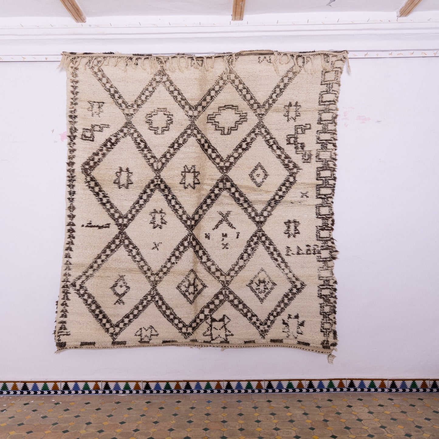 Vintage Moroccan Azilal Rug | Handwoven Wool Berber Carpet | Unique Tribal Diamond & Symbol Motif ; 8,69 ft / 6,23 ft