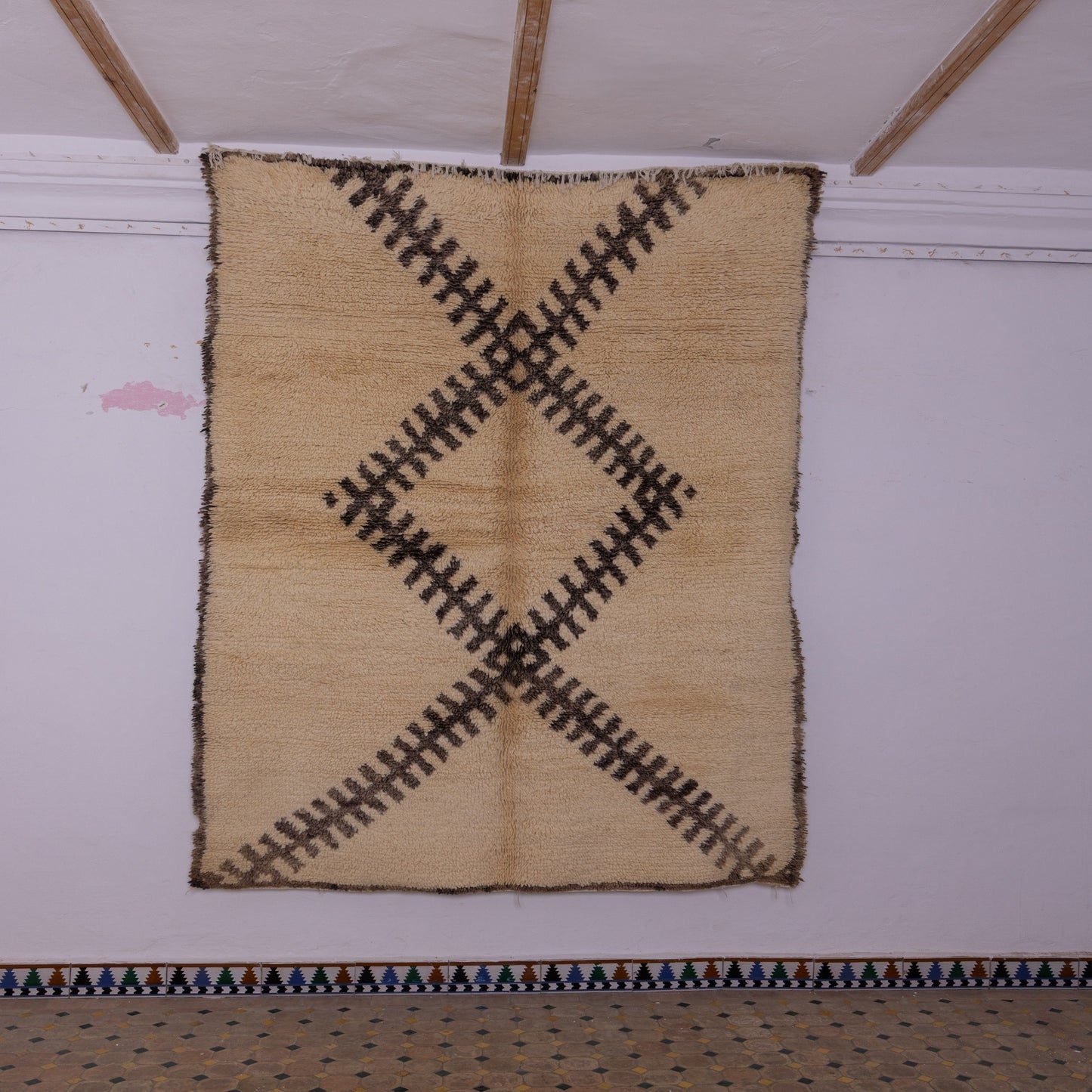 Vintage Beni Ourain Moroccan Rug | Handwoven Wool Berber Carpet with Bold Diamond Motif ; 9,35 ft / 6,07 ft