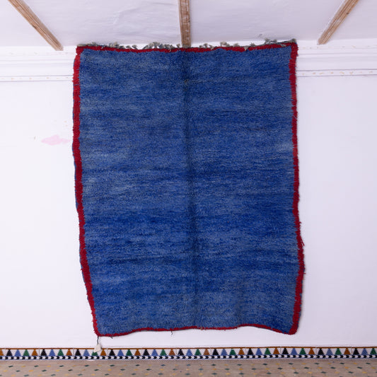 Vintage Moroccan Berber Rug – Handwoven Wool from Moyen Atlas – Deep Blue with Red Border – Authentic Beni Mguild Carpet – Bohemian & Minimalist Home Decor ; 9,84 ft / 6,07 ft