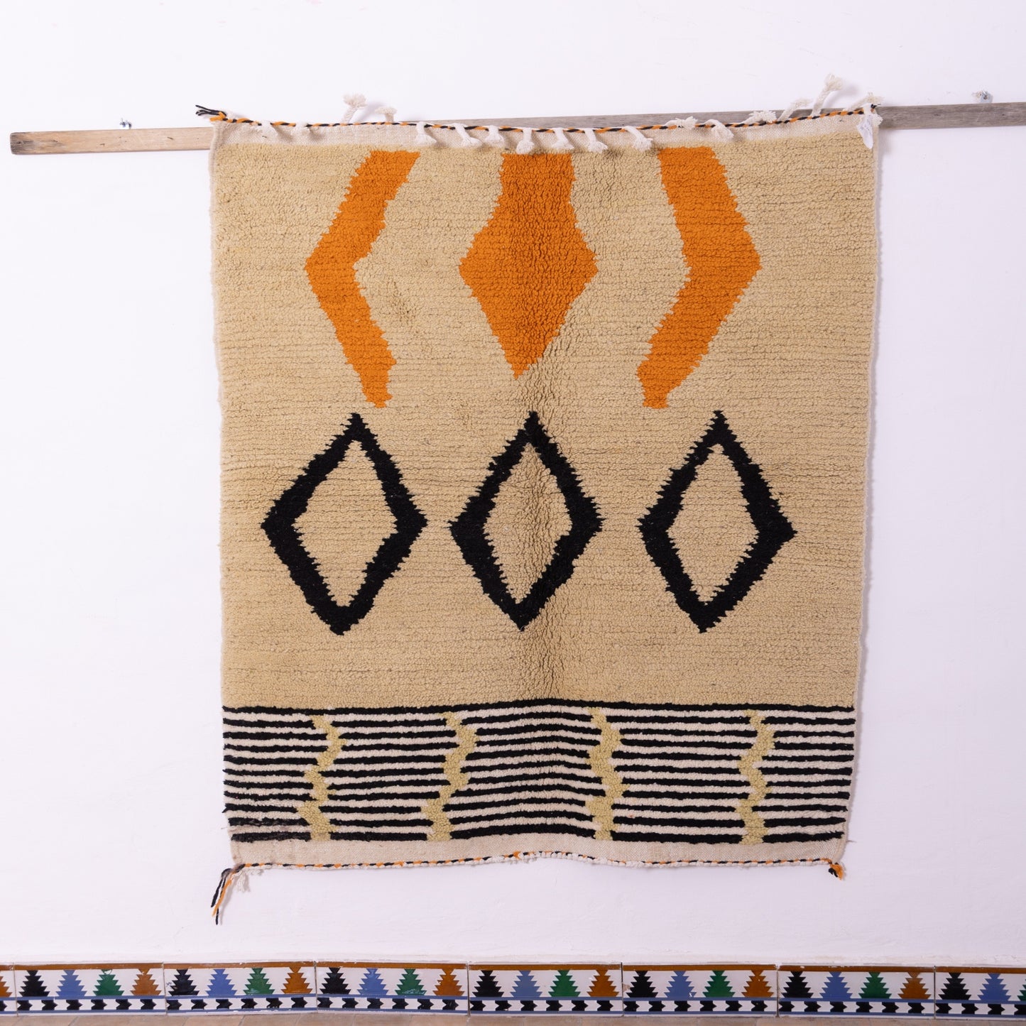 Minimalist Berber Boujad Rug – New Moroccan Wool Rug – Beige with Black Diamonds & Orange Tribal Motifs – Modern Boho Wall Hanging