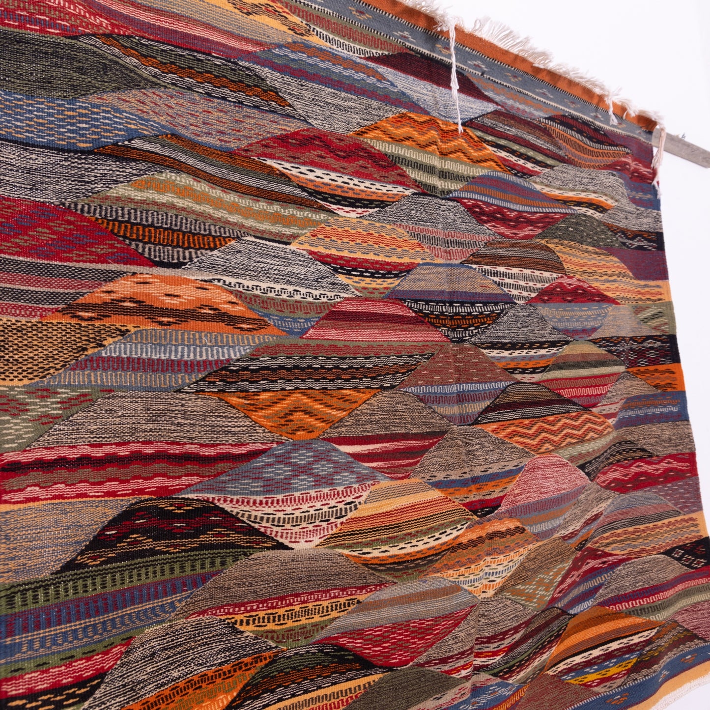 Handwoven Moroccan Akhnif Rug – A Stunning Tapestry of Colors ; 5,25 ft / 4,59 ft