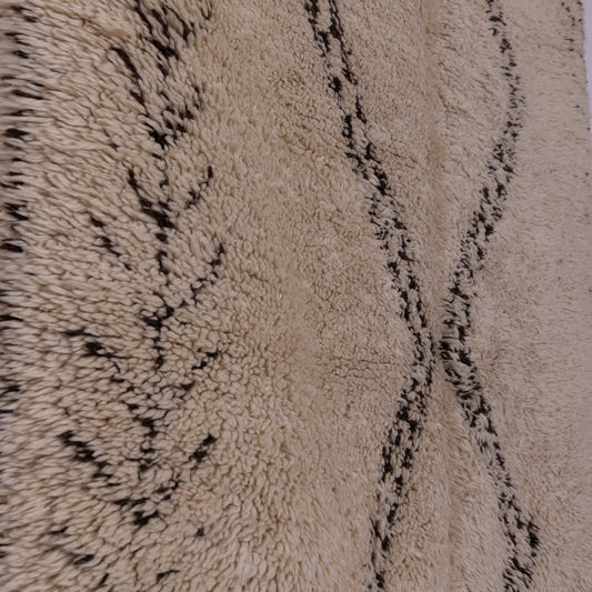 Vintage Moroccan Beni Ourain Rug – Handwoven Wool Carpet with Diamond Pattern