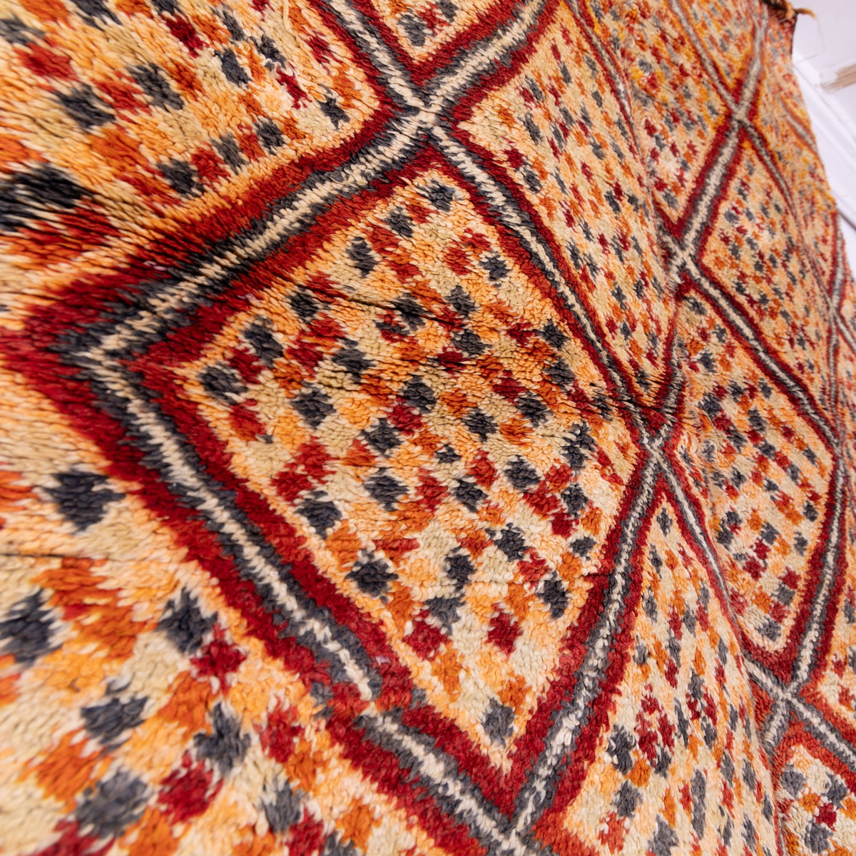 Vintage Boujad Rug – Handwoven Moroccan Wool Carpet with Geometric Diamond Patterns