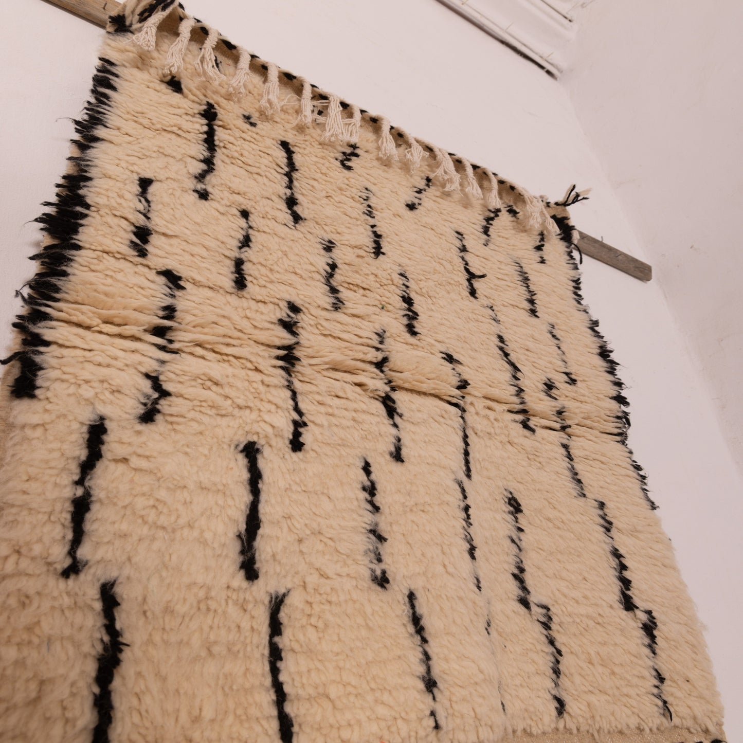 Minimalist Azilal Wool Rug - Small Modern Moroccan Wall Hanging - 80% Wool & 20% Cotton - Neutral Berber Decor