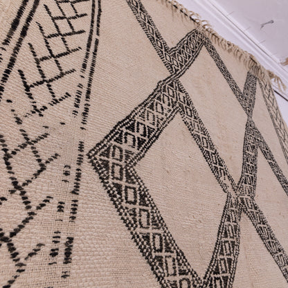 Handwoven Moroccan Beni Ourain Rug – Authentic Wool Berber Carpet – Geometric Diamond Design – Minimalist & Boho Home Decor ;  7,55 ft  / 5,74 ft