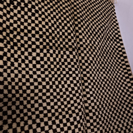 Handwoven Taznakht Moroccan Rug – 100% Wool Black & Beige Checkerboard Carpet – Authentic Berber Craftsmanship – Geometric Minimalist Design