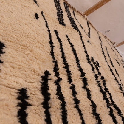 Modern Azilal Rug - Minimalist Moroccan Berber Carpet - 80% Wool 20% Cotton - Neutral Abstract Lines