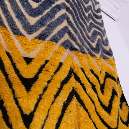 Handwoven Taznakht Moroccan Rug – 100% Wool Blue & Yellow Chevron Pattern – Authentic Berber Artisan Weaving – Bold Geometric Design ; 7,05 ft / 3,94 ft