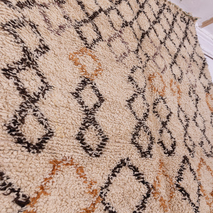 Vintage Moroccan Wool Rug – Authentic Handwoven Beni Ourain Berber Carpet ; 10,66 ft  / 6,07 ft