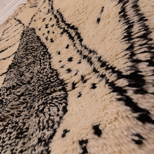 Modern Black & White Azilal Rug - Abstract Tribal Art - Handmade Moroccan Wool & Cotton - Minimalist Berber Decor