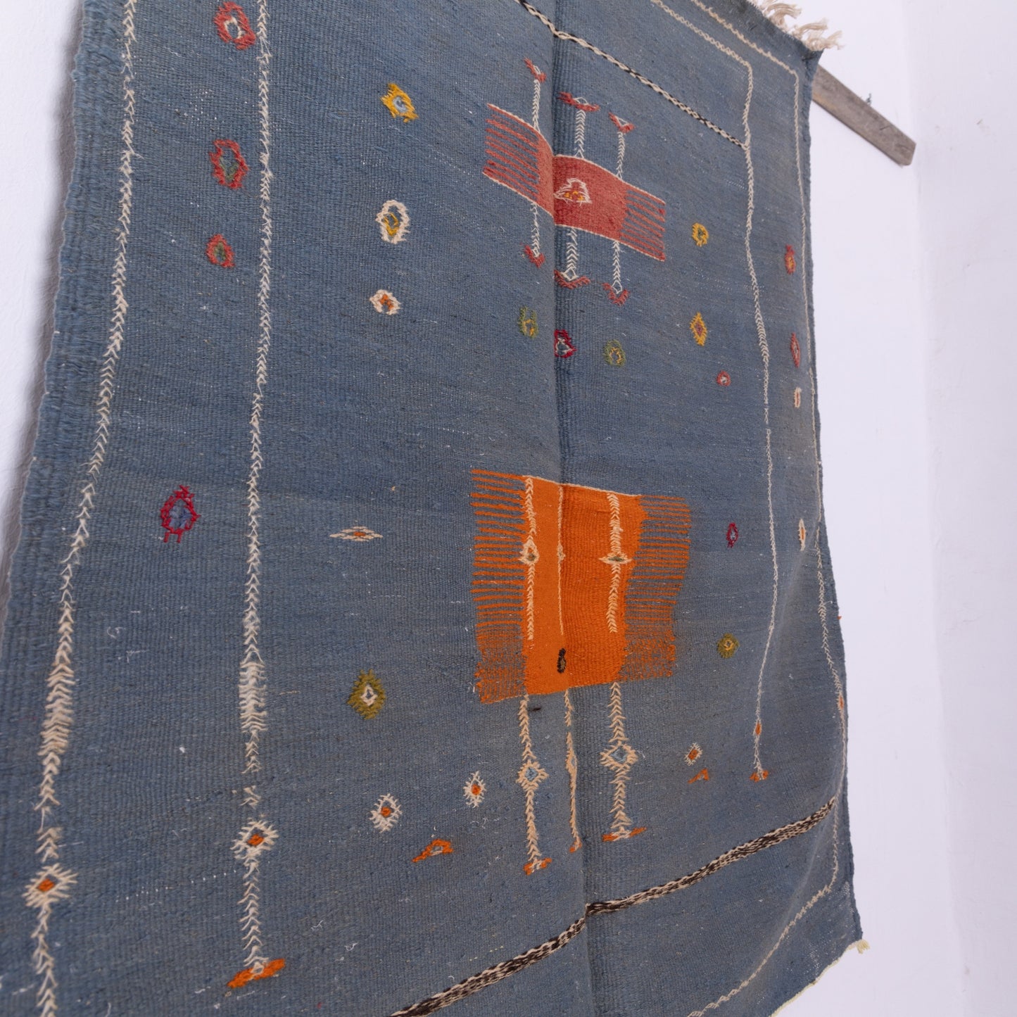 Handwoven Moroccan Akhnif Rug – Timeless Berber Wool & Cotton Carpet in Deep Blue & Terracotta