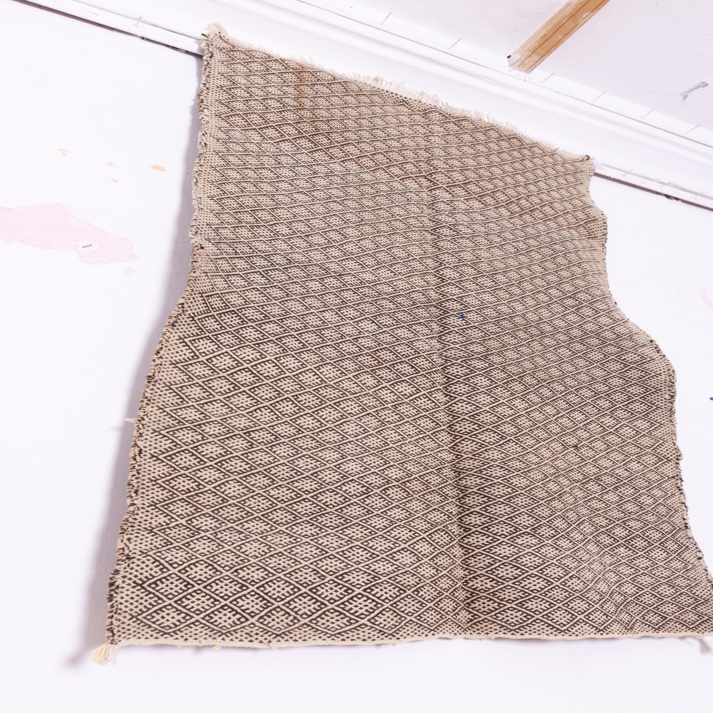 Handwoven Moroccan Akhnif Rug – Geometric Berber Diamond Weave ; 5,25 ft / 3,44 ft