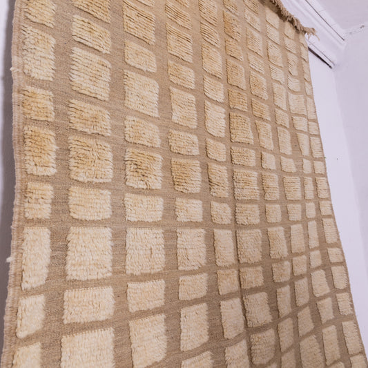 Handwoven Taznakht Moroccan Rug – 100% Wool Beige & Cream Grid Pattern – Authentic Berber Minimalist Design – High Atlas Artisan Weaving