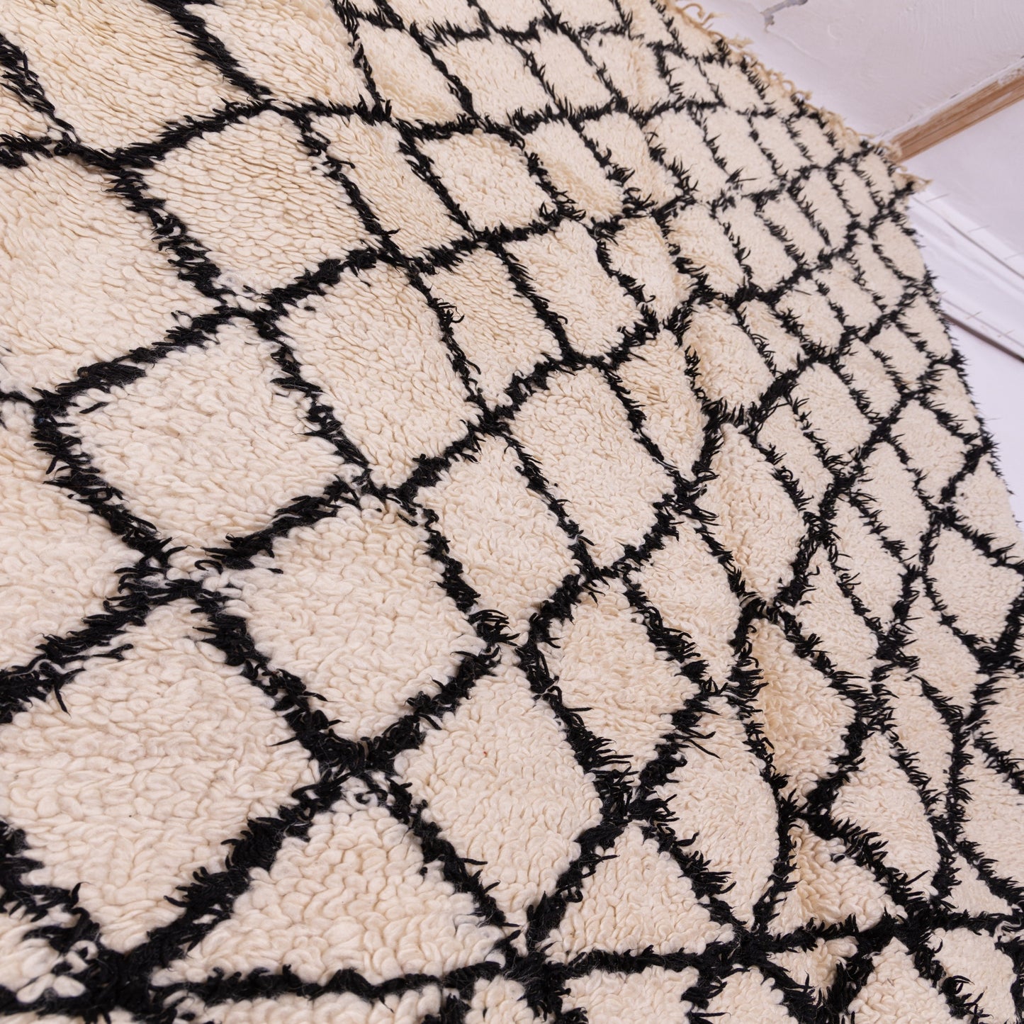 Handwoven Moroccan Beni Ourain Rug – Plush Wool with Classic Diamond Pattern ; 9,84 ft /  5,74 ft