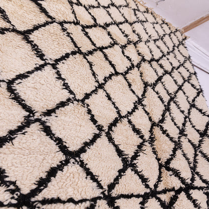 Handwoven Moroccan Beni Ourain Rug – Plush Wool with Classic Diamond Pattern ; 9,84 ft /  5,74 ft