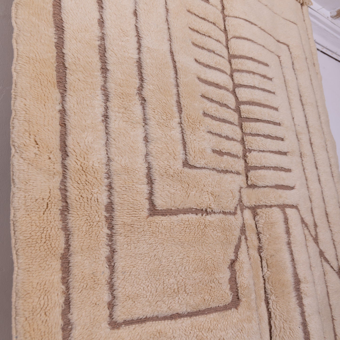 Handwoven Moroccan Wool Rug – Modern Geometric Line Pattern on Cream Background