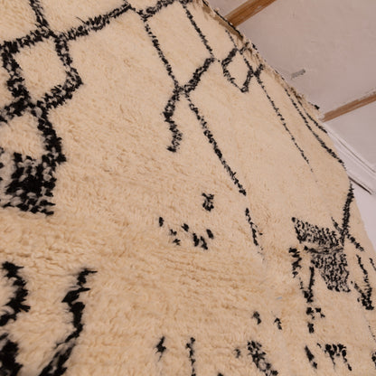 Handmade Azilal Rug - Moroccan Berber Wool & Cotton Carpet - Abstract Tribal Design - 80% Wool 20% Cotton