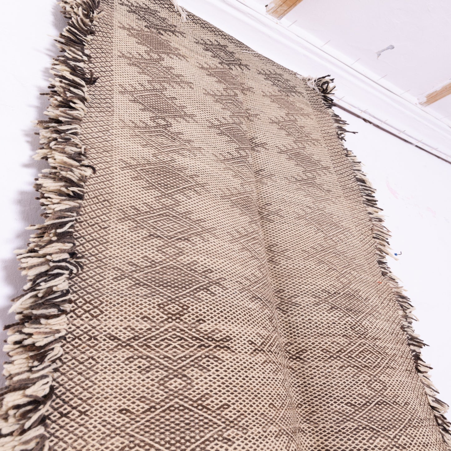 Handwoven Moroccan Akhnif Rug – Timeless Berber Diamond Motif ; 5,91 ft / 3,44 ft