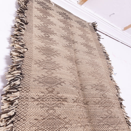 Handwoven Moroccan Akhnif Rug – Timeless Berber Diamond Motif