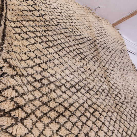 Vintage Moroccan Berber Rug – Handwoven Wool with Classic Diamond Motif