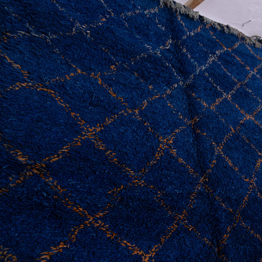 Vintage Moroccan Berber Rug – Handwoven Wool from Moyen Atlas – Deep Blue with Subtle Gold Diamond Pattern – Authentic Beni Mguild Carpet – Bohemian & Minimalist Home Decor