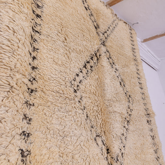 Vintage Moroccan Beni Ourain Rug – Handwoven Wool Berber Carpet – Minimalist Diamond Pattern
