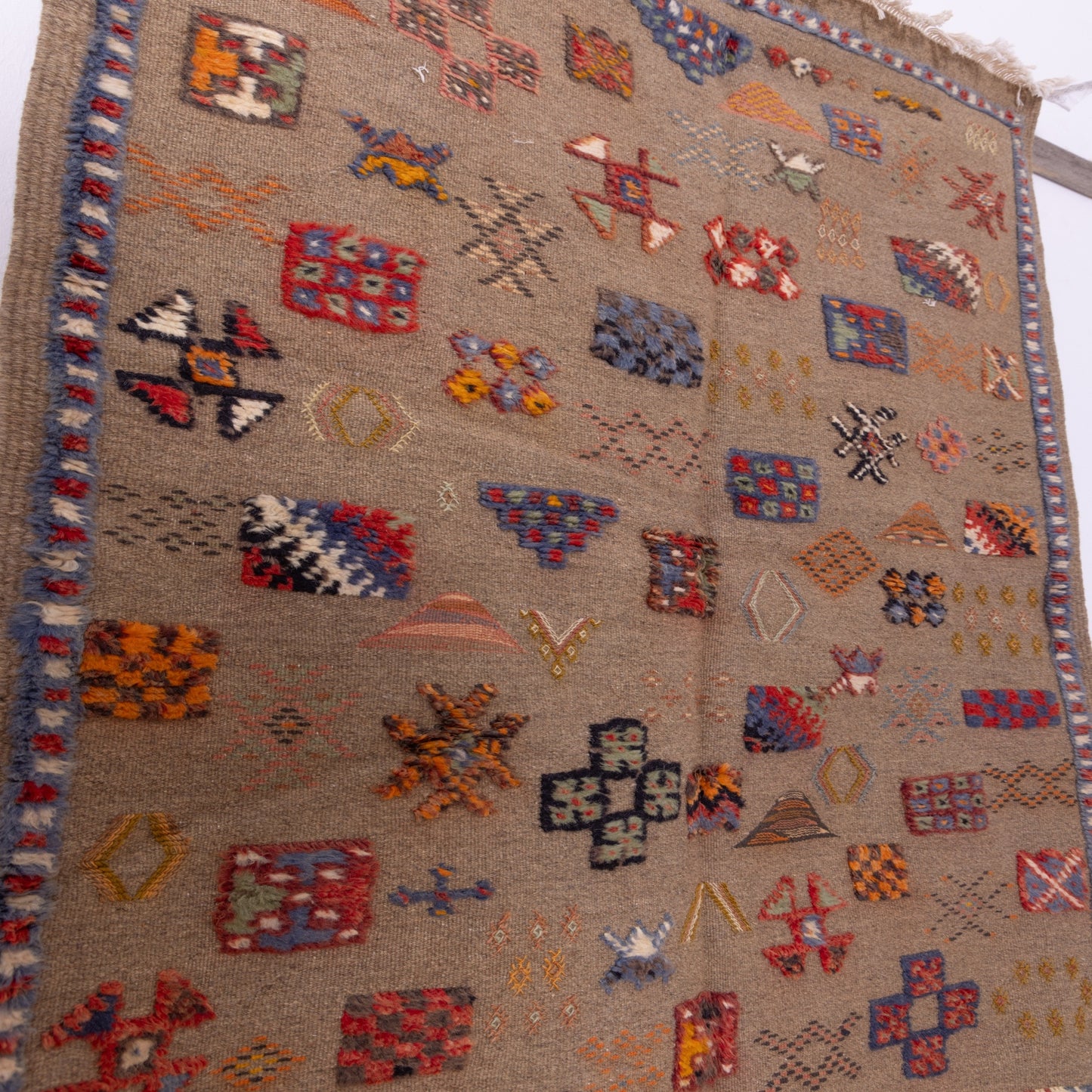 Handwoven Moroccan Akhnif Rug – Wool & Cotton Berber Tapestry ; 5,25 ft / 3,61 ft