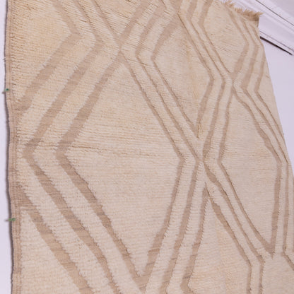 Handwoven Taznakht Moroccan Rug – 100% Wool Cream & Beige Geometric Carpet – Minimalist Berber Tribal Design – Authentic High Atlas Weaving ; 8,37 ft / 5,25 ft