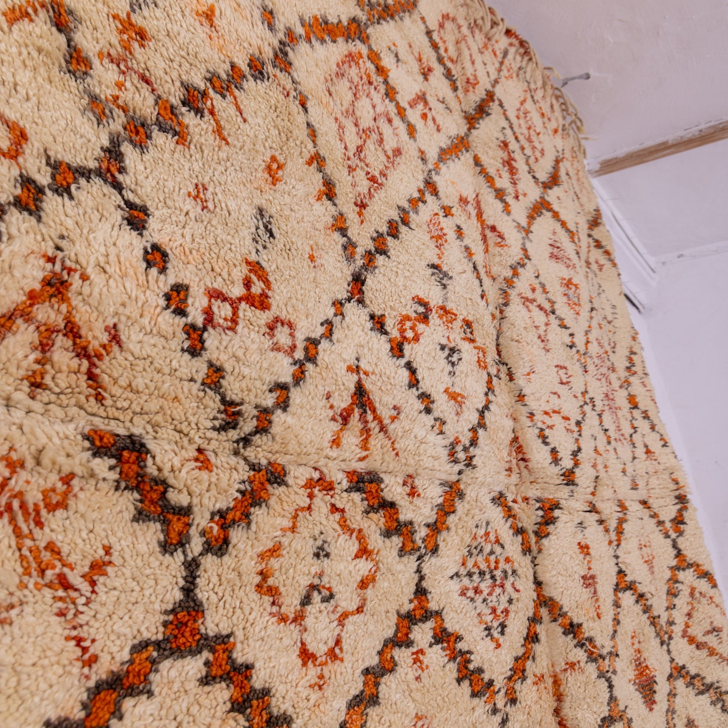 Vintage Moroccan Berber Rug – Handwoven Wool Carpet with Tribal Motifs ;  10,99 ft / 6,23 ft