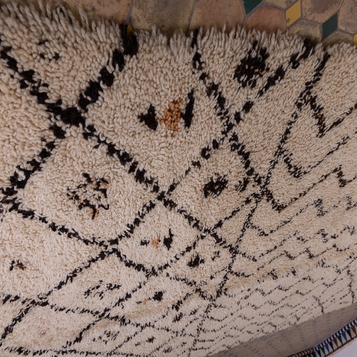 Handwoven Vintage Moroccan Berber Rug – Unique Wool Carpet with Tribal & Geometric Patterns ; 9,19 ft / 5,74 ft