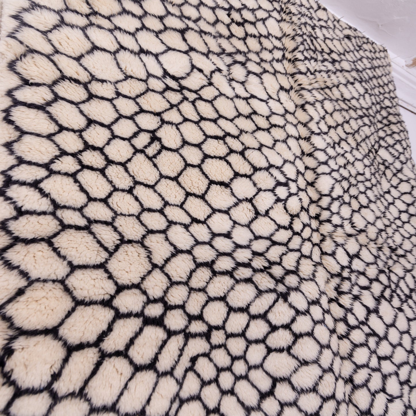 Handmade Mrirt Rug – 100% Wool Moroccan Berber Carpet – Cream & Black Honeycomb Geometric Wool Rug – Luxury Modern & Boho Home Decor