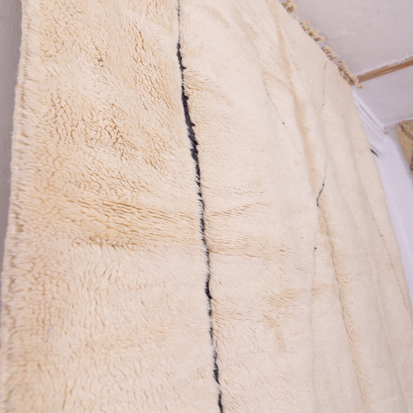 Handmade Mrirt Rug – 100% Wool Moroccan Berber Carpet – Cream & Black Minimalist Wool Rug – Luxury Modern & Boho Home Decor