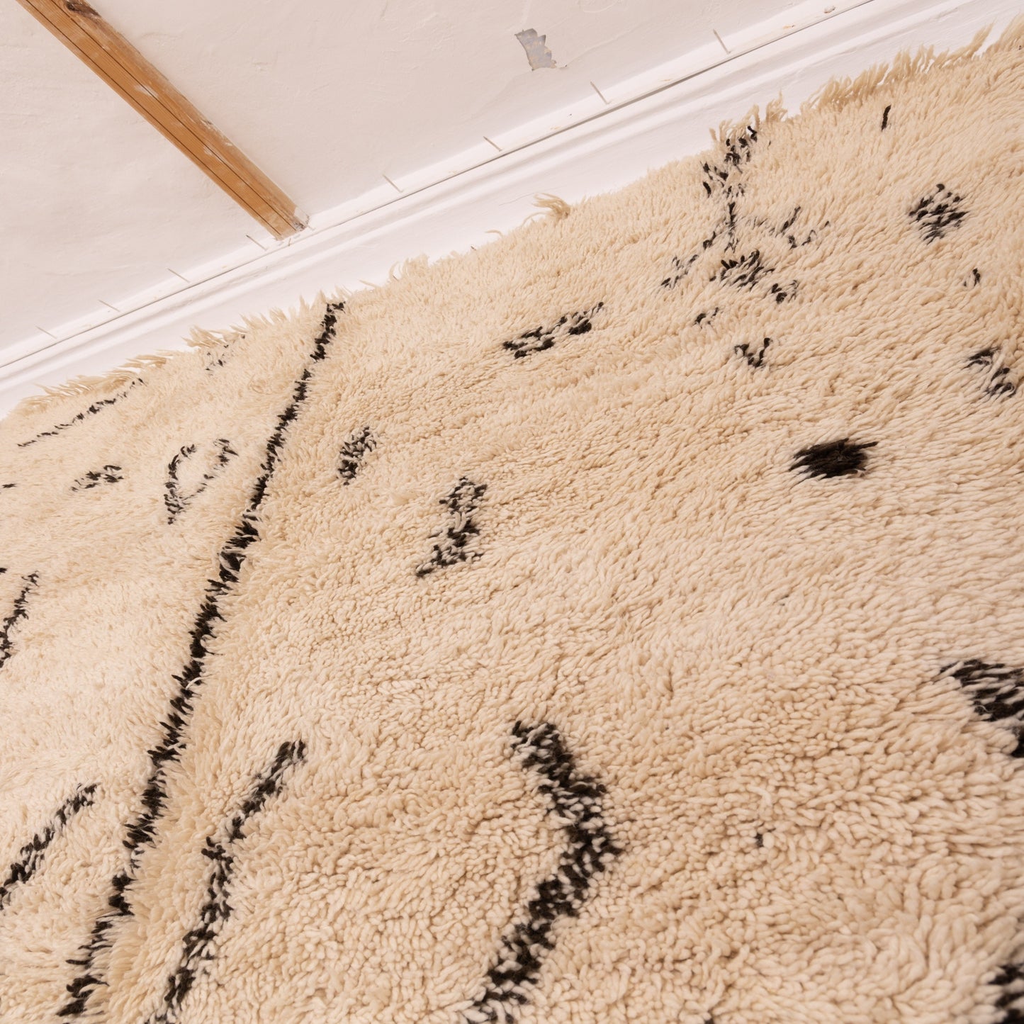 Modern Vintage Beni Ourain Rug | Abstract Moroccan Wool Carpet | Handmade Tribal Area Rug | Artistic Berber Symbols | 100% Wool | One of a Kind ;  9,51 ft / 6,56 ft