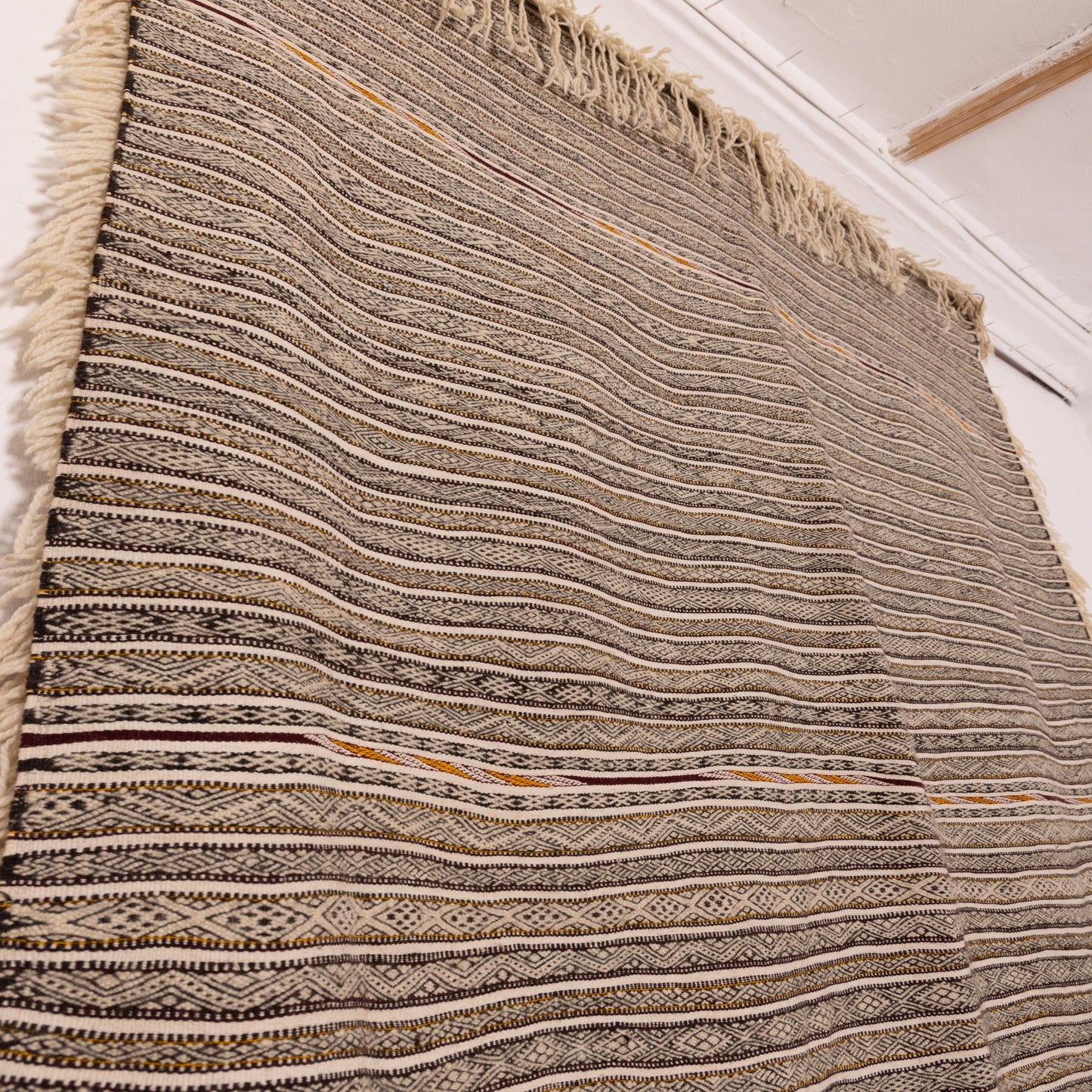 Large Vintage Moroccan Handira Wool Rug | Authentic Berber Striped Blanket | Handmade Tribal Textile ; 11,81 ft / 5,58 ft