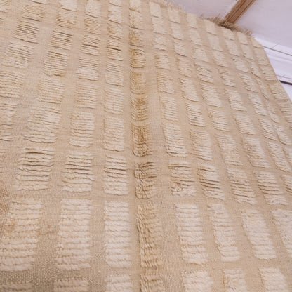 Handwoven Taznakht Moroccan Rug – 100% Wool Beige Grid Pattern Carpet – Minimalist Berber Design – Authentic High Atlas Artisan Craft ; 8,86 ft  /  5,25 ft