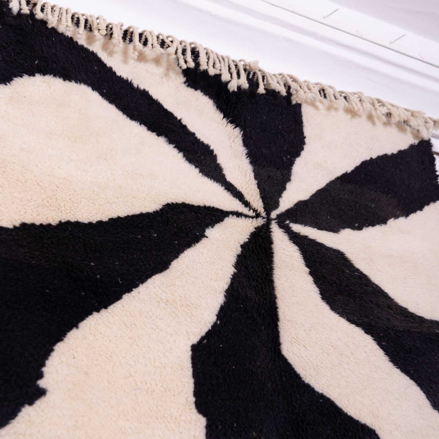Handwoven Moroccan Wool Rug – Black & White Optical Spiral Design – Geometric Berber Carpet – Modern Minimalist Art Rug
