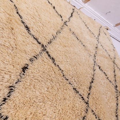 Vintage Moroccan Beni Ourain Rug – Handwoven Wool with Diamond Pattern ;  9,35 ft / 6,23 ft