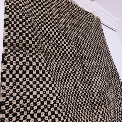 Handwoven Taznakht Moroccan Rug – Black & Beige Geometric Wool Blend Carpet – Authentic Berber Area Rug – 70% Wool, 30% Cotton – Boho & Minimalist Decor ;  8,20 ft / 5,09ft