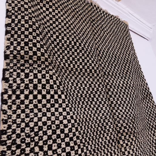 Handwoven Taznakht Moroccan Rug – Black & Beige Geometric Wool Blend Carpet – Authentic Berber Area Rug – 70% Wool, 30% Cotton – Boho & Minimalist Decor