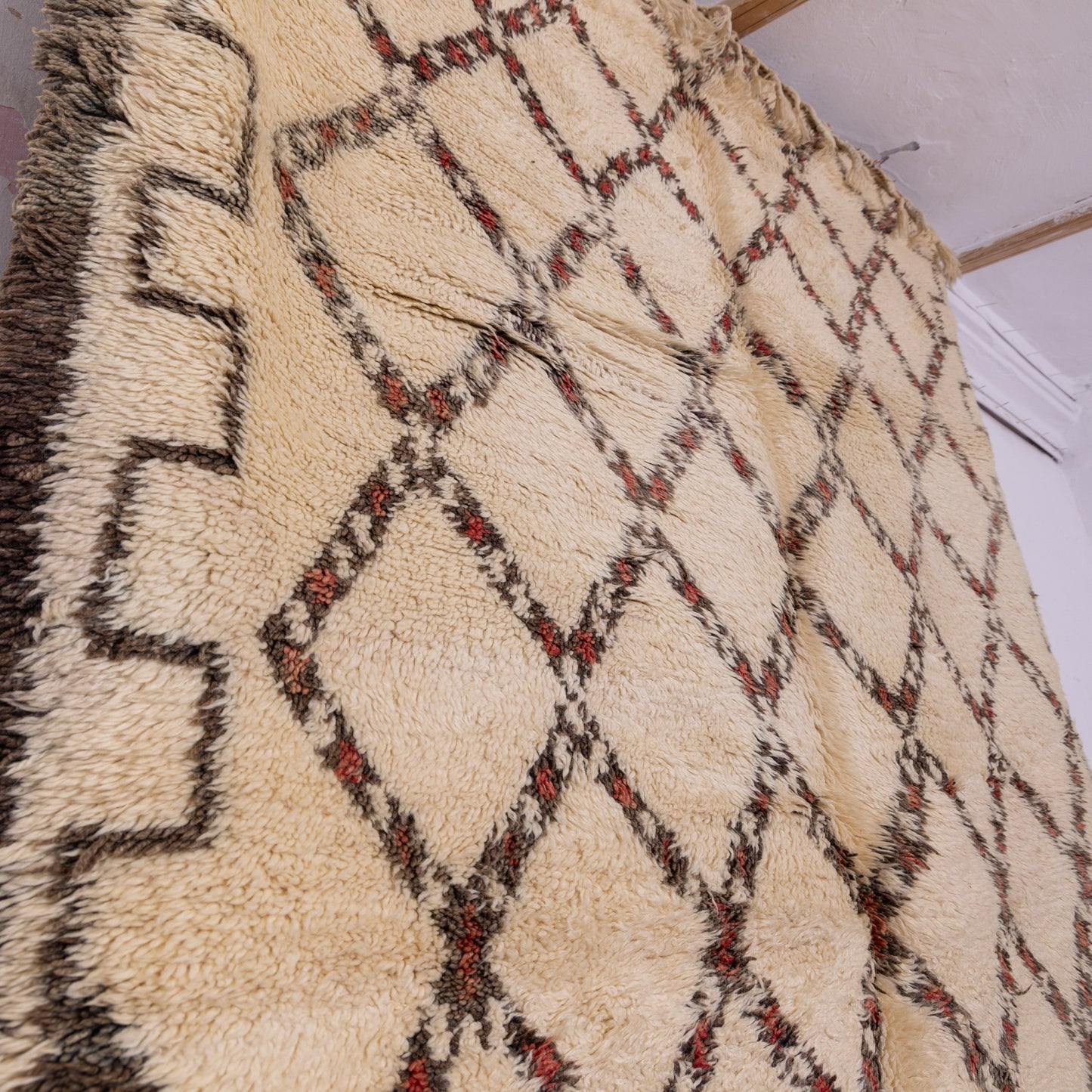Vintage Moroccan Berber Rug – Handwoven Wool Carpet with Geometric Diamond Patterns ; 11,15 ft  /  6,23 ft
