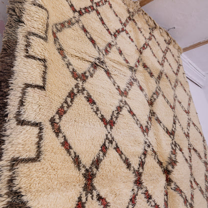 Vintage Moroccan Berber Rug – Handwoven Wool Carpet with Geometric Diamond Patterns ; 11,15 ft  /  6,23 ft