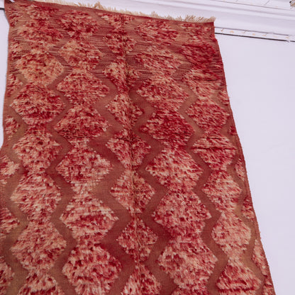 Handwoven Taznakht Moroccan Rug – 100% Wool Deep Red & Beige Zigzag Carpet – Authentic Berber Design – High Atlas Artisan Craftsmanship ; 7,05 ft / 3,94 ft