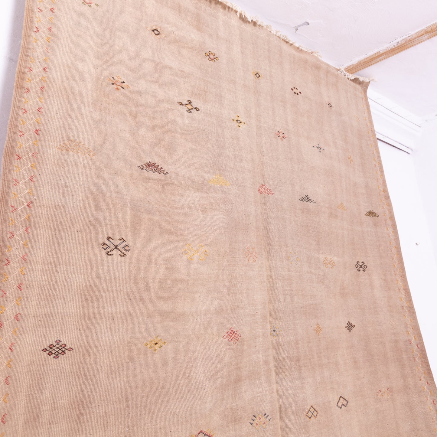 Handwoven Moroccan Akhnif Rug – Elegant Wool & Cotton Berber Carpet ; 9,84 ft / 9,84 ft