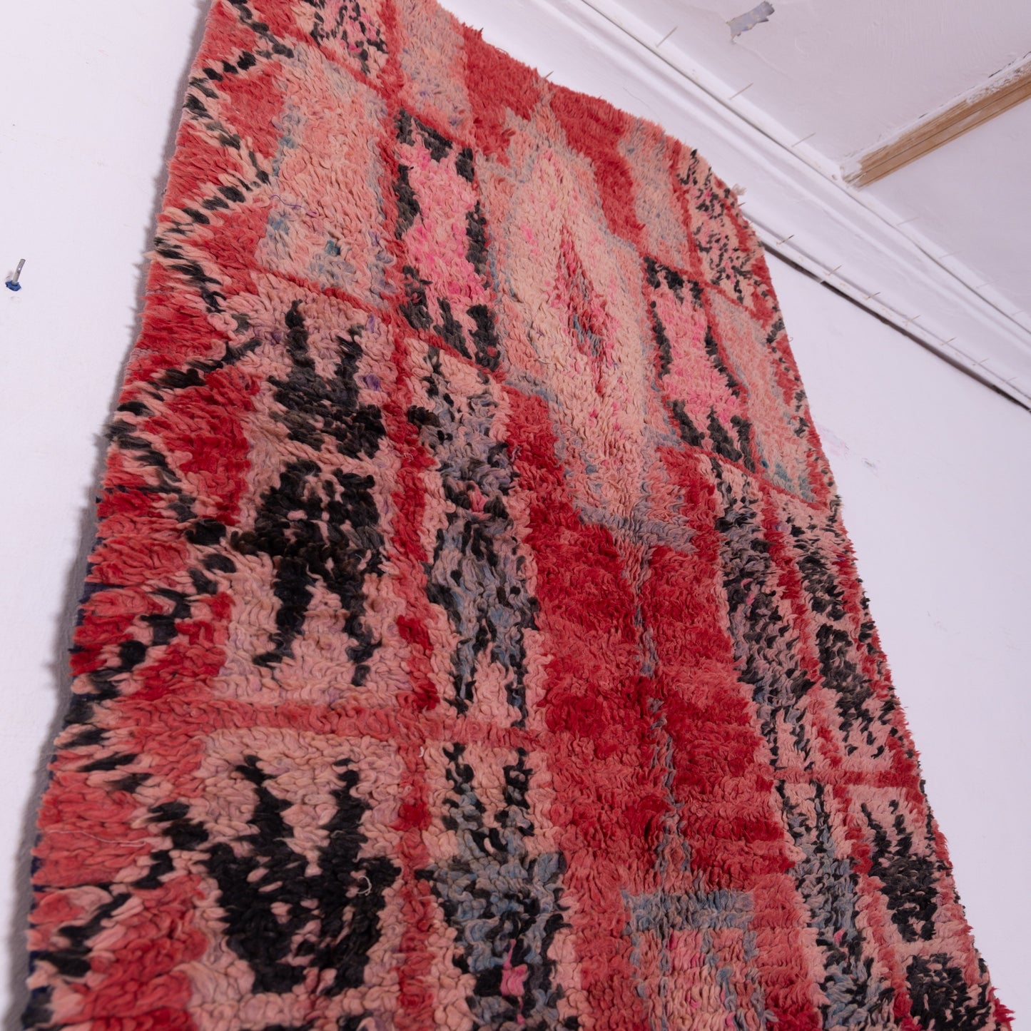 Vintage Moroccan Berber Rug – Handwoven Wool Carpet – Tribal Geometric Design in Red & Black