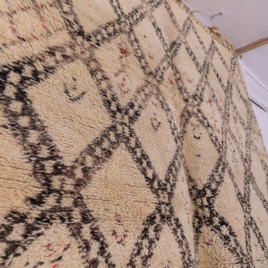 Vintage Beni Ourain Rug – Authentic Moroccan Wool Carpet – Handwoven Berber Rug – Geometric Diamond Design – Boho & Minimalist Home Decor