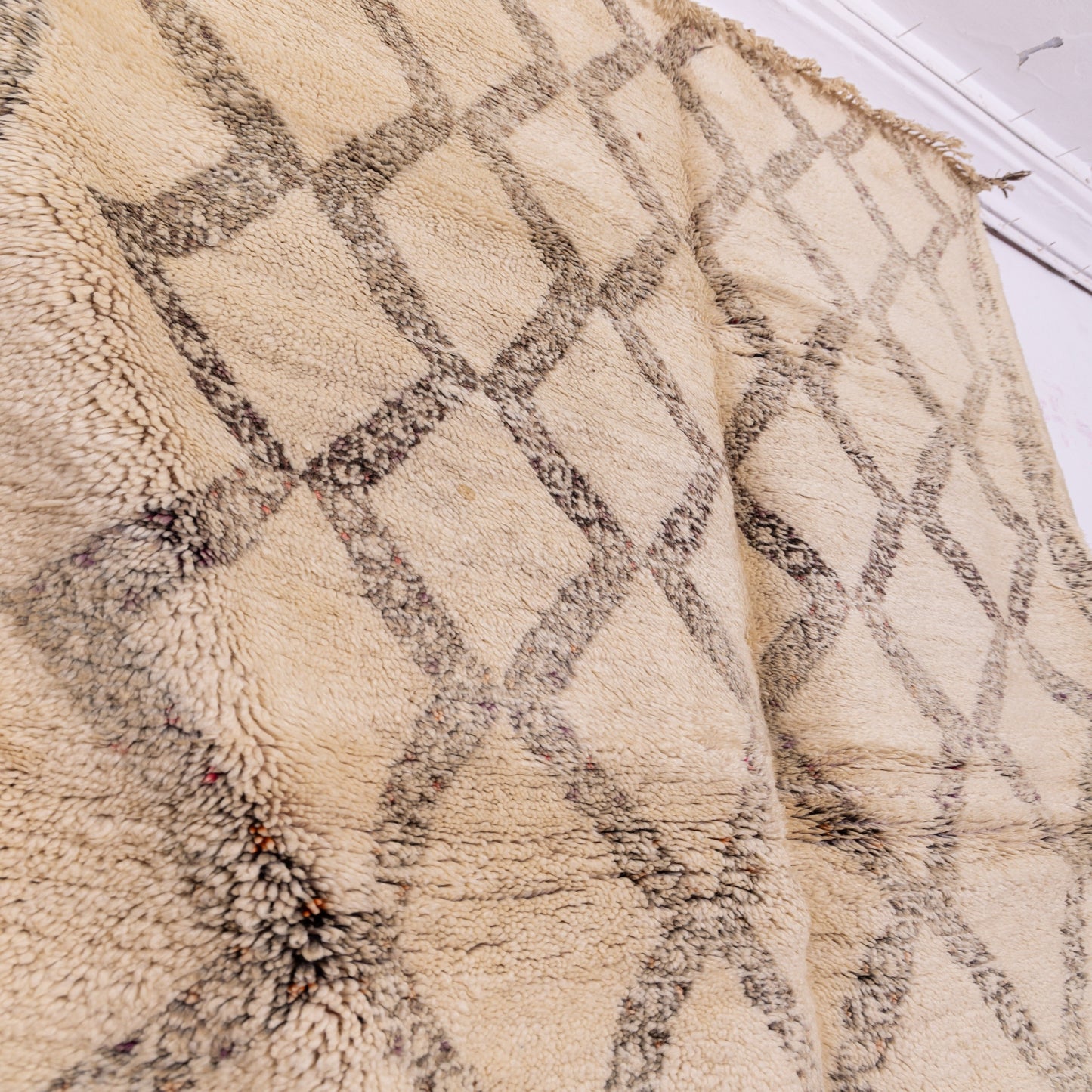 Vintage Moroccan Beni Ourain Rug | Handwoven Wool Berber Carpet | Timeless Tribal Diamond Design; 9,84 ft / 5,74 ft