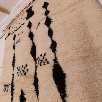 Modern Azilal Rug - Abstract Minimalist Moroccan Rug - Handwoven 80% Wool 20% Cotton - Cream Base with Blue Line Art