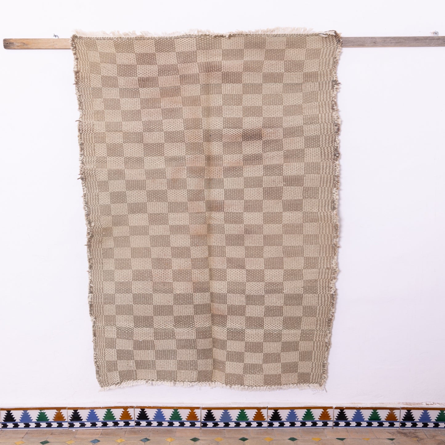 Handwoven Moroccan Akhnif Rug – Beige & Ivory Checkered Wool Rug ; 6,23 ft / 3,28 ft