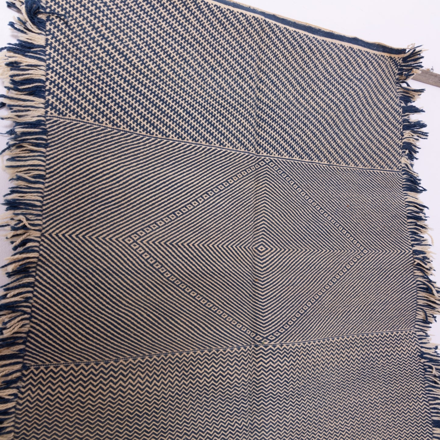 Handwoven Moroccan Akhnif Rug – Modern Berber Geometric Wool Weave ; 5,41 ft / 3,77 ft