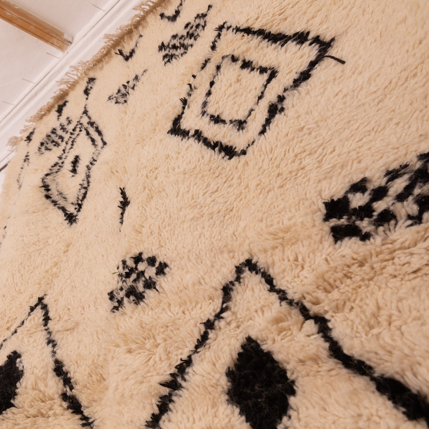 Neutral Black and White Azilal Rug - Handmade Moroccan Wool Berber Carpet - 80% Wool 20% Cotton - Minimalist Boho Decor
